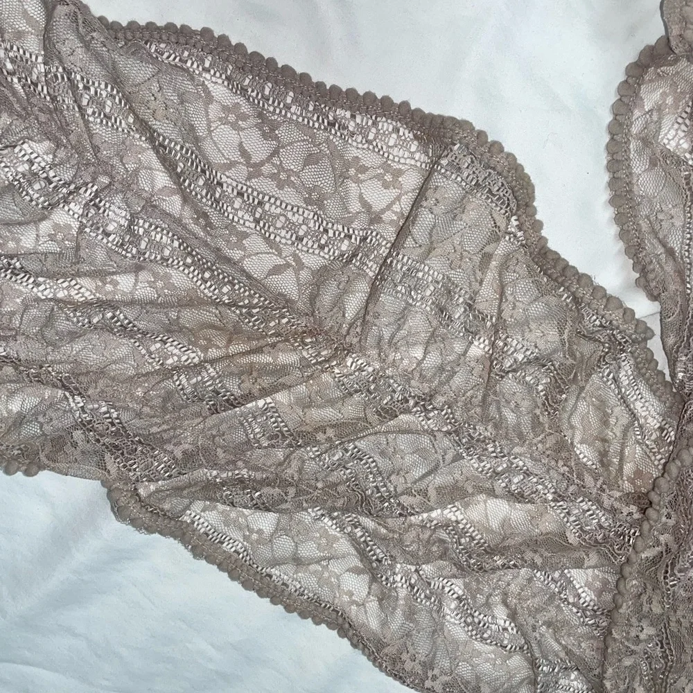 Gray Lace‎ Scrunch Accent Scarf